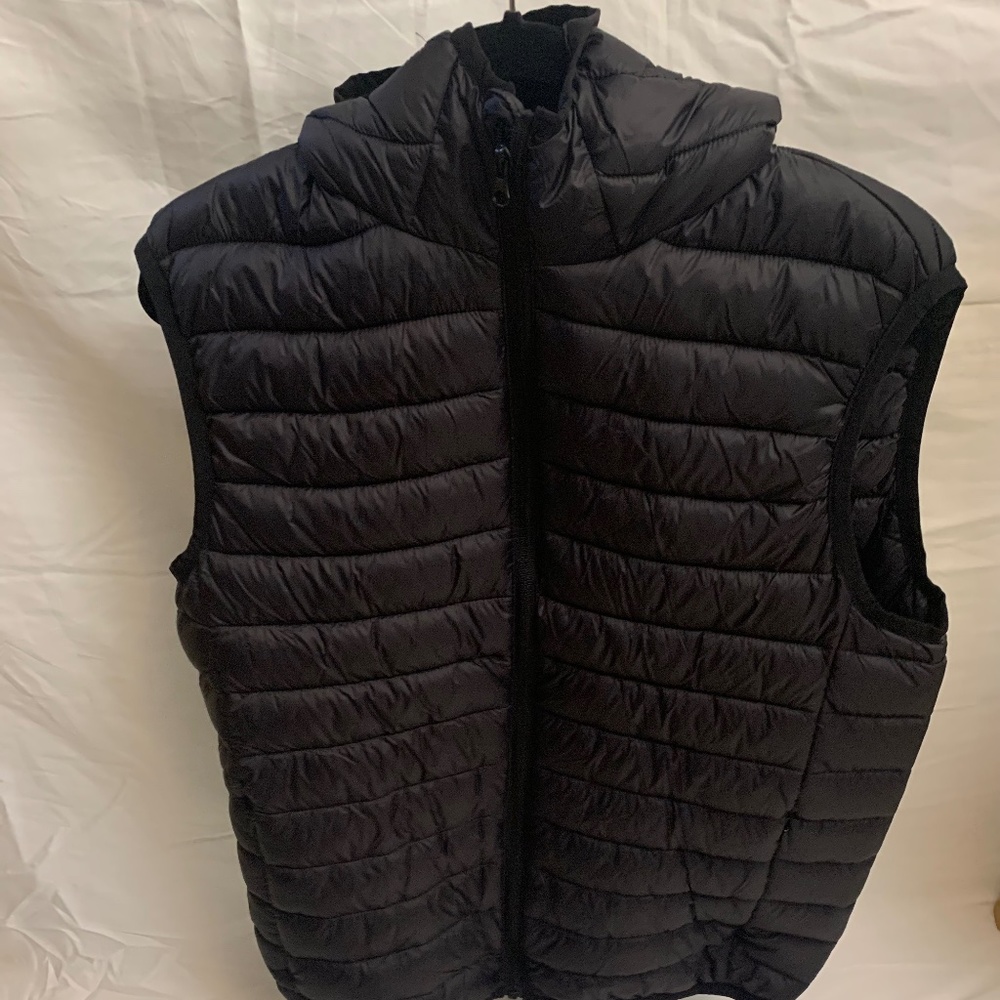 Sleevless Puffy Jacket